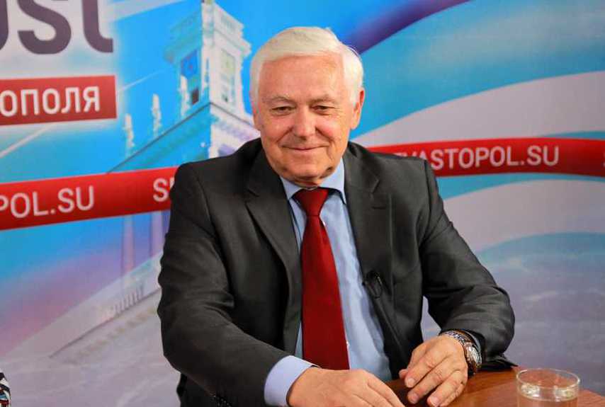 Григорий Донец сдал подписи в поддержку своего участия в выборах в ЗС Севастополя