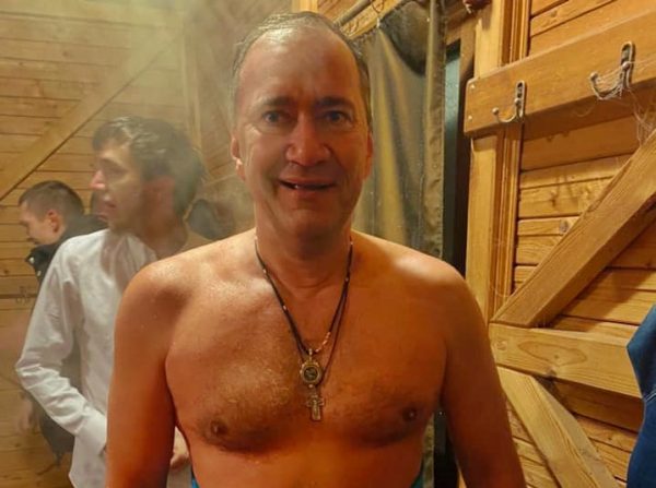 Дмитрий Белик искупался на Крещение в Подмосковье