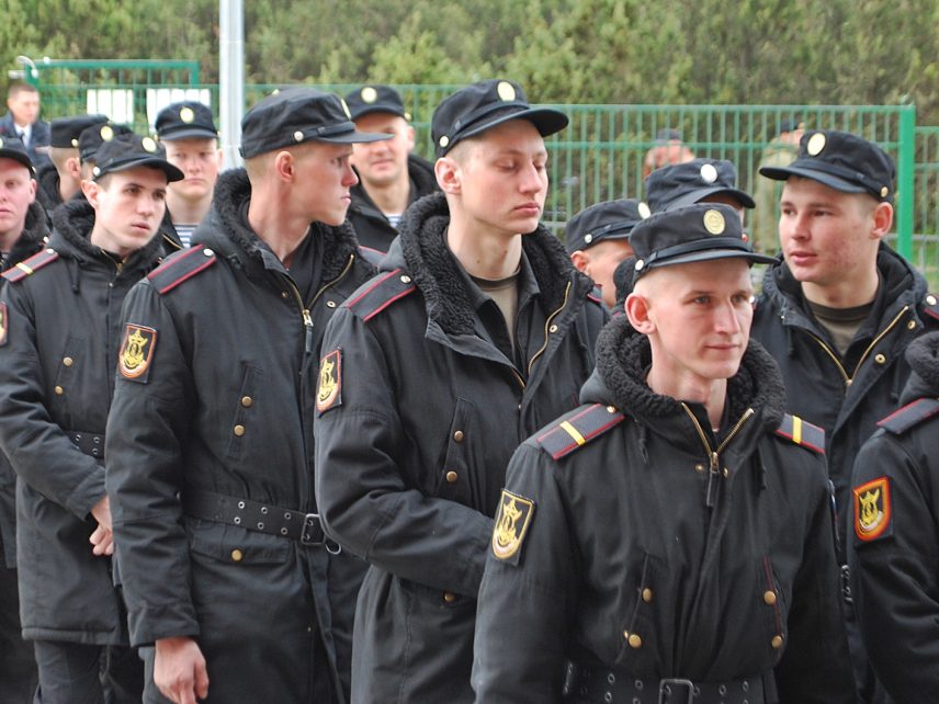 В России отменили верхний возрастной порог для заключения первого военного контракта