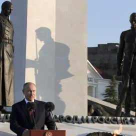 Лобач и Белик прокомментировали визит Путина в Севастополь