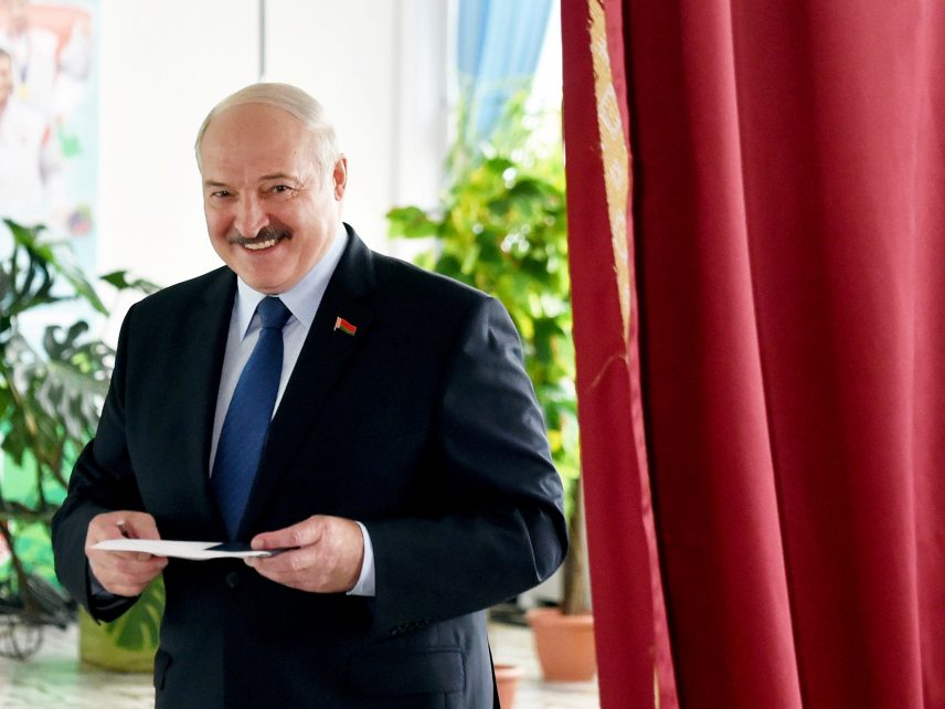 Лукашенко напрашивается в гости в Крым, но ехать не спешит