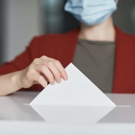 В России голосовать в течение нескольких дней можно на избирательных участках или дома