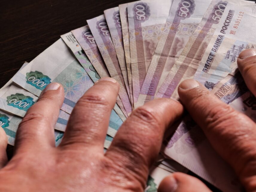 Севастопольских чиновников обяжут сообщать о предложенных взятках