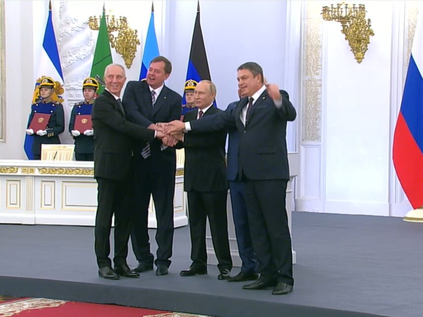 Путин подписал договоры о вхождении в РФ новых регионов