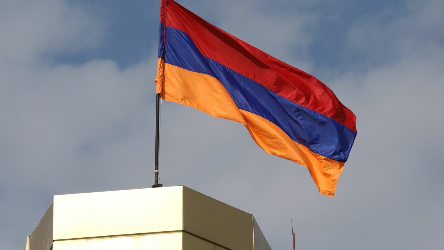какой флаг у армении