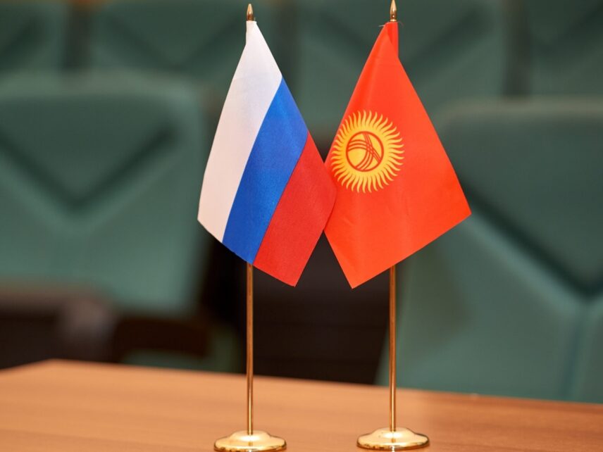 Лидеры Киргизии и России встретились накануне заседания Совета глав государств СНГ