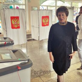 Сенатор от Севастополя проголосовала на выборах президента РФ