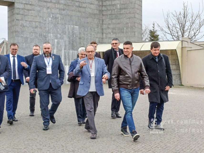 Иностранные наблюдатели на выборах президента РФ посетили музей «35-я береговая батарея»